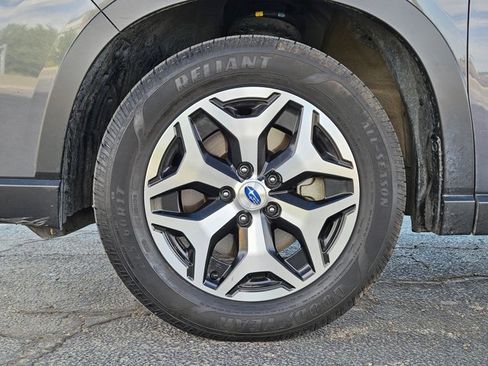 Used 2020 Subaru Forester Premium image 24