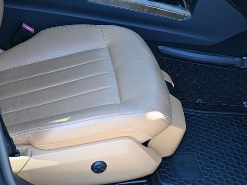 Used 2011 Mercedes-Benz E 550 4MATIC Sedan image 24