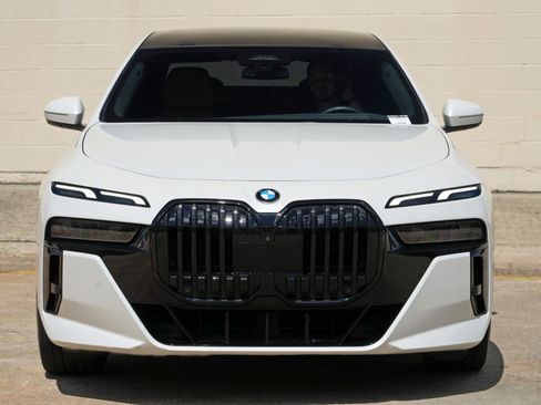 Used 2023 BMW 740i w/ Parking Assistance Package RWD image 53