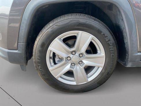 Used 2022 Jeep Compass Latitude w/ Sun and Sound Group FWD image 28