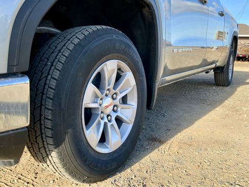 New 2026 GMC Sierra 1500 SLE image 16