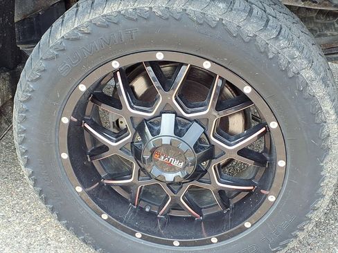 Used 2017 GMC Sierra 1500 SLE w/ Suspension Package, Off-Road AWD/4WD image 7