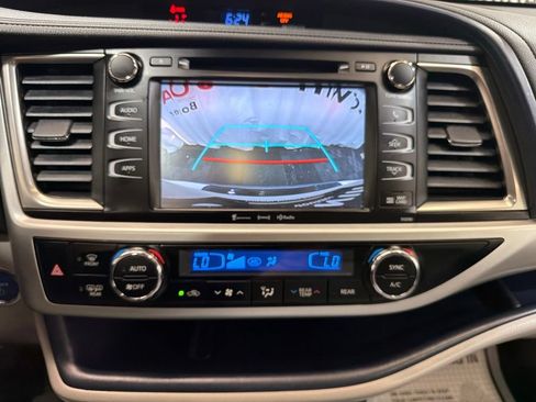 Used 2019 Toyota Highlander XLE AWD/4WD image 31