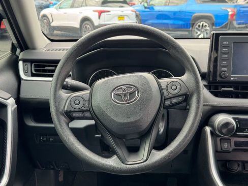 Used 2022 Toyota RAV4 LE image 3