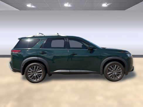 Used 2024 Nissan Pathfinder SL FWD image 7