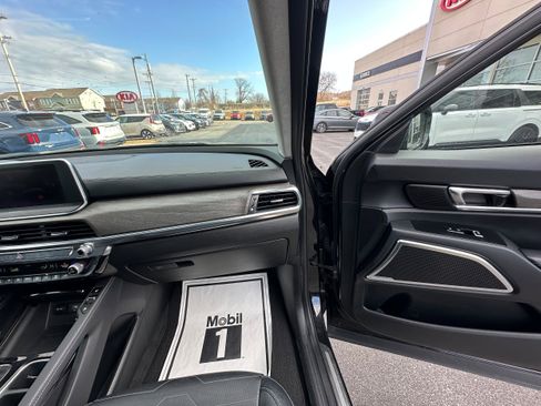 Used 2022 Kia Telluride SX w/ SX Prestige Package image 35