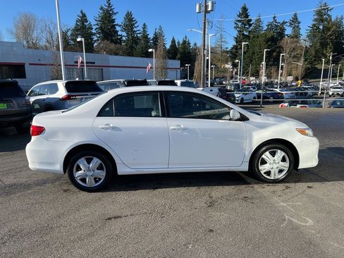 Used 2012 Toyota Corolla LE image 3