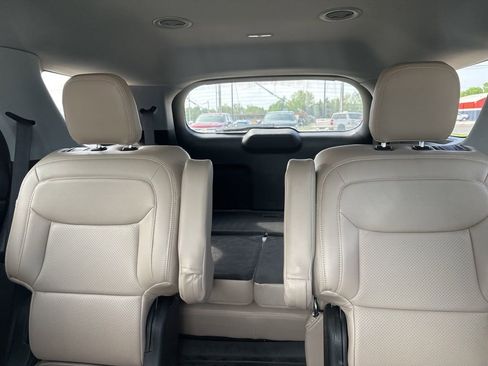 Used 2022 Ford Explorer XLT image 22