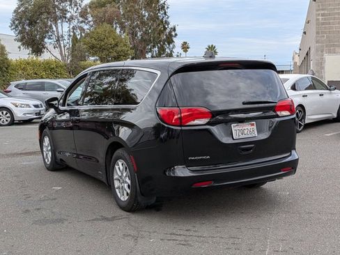 Used 2017 Chrysler Pacifica Touring image 7