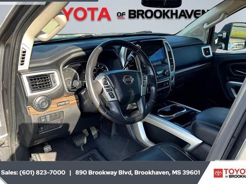 Used 2021 Nissan Titan SL w/ Moonroof Package image 12