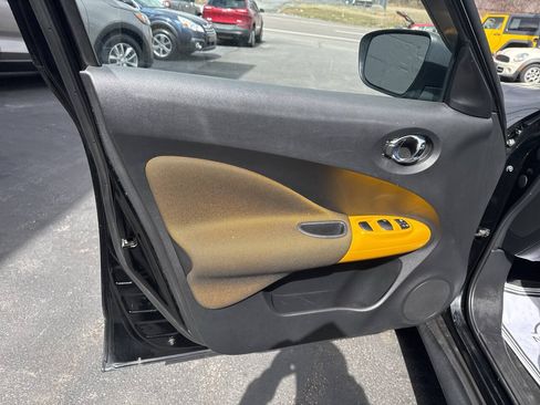 Used 2016 Nissan Juke SV AWD/4WD image 13