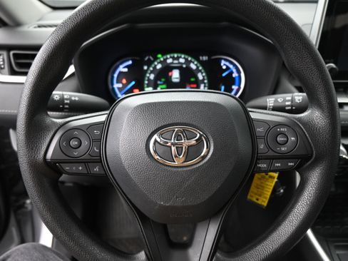Used 2024 Toyota RAV4 LE image 11