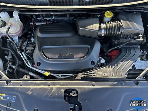 Used 2024 Chrysler Pacifica Touring-L image 28