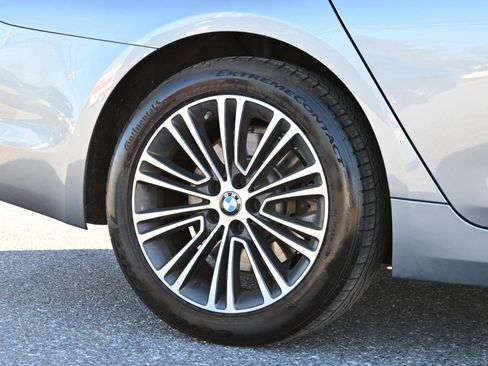 Used 2019 BMW 530i xDrive image 14