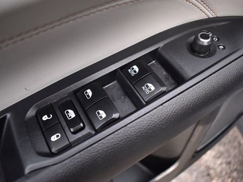 Used 2025 Jeep Compass Limited AWD/4WD image 21