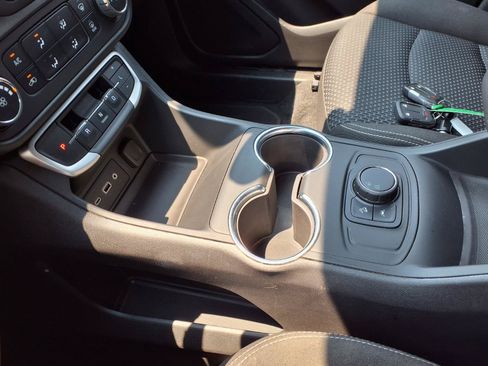 Used 2024 GMC Terrain SLE FWD image 13