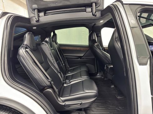 Used 2020 Tesla Model X Long Range image 32