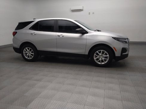 Used 2022 Chevrolet Equinox LS w/ LS Convenience Package image 11