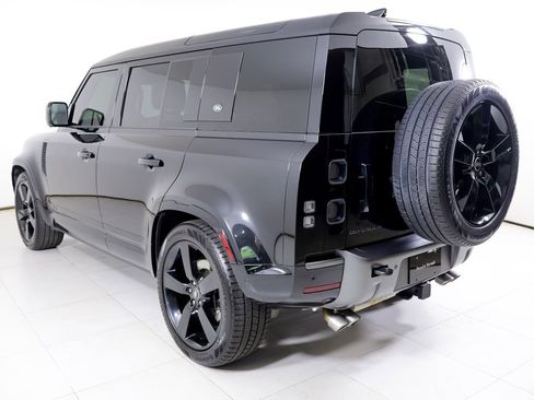 Used 2024 Land Rover Defender 110 V8 AWD/4WD image 3