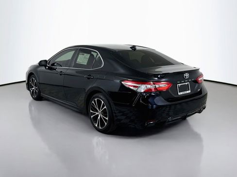 Used 2020 Toyota Camry SE FWD image 3