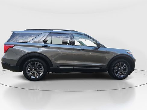 Used 2022 Ford Explorer XLT w/ Equipment Group 202A RWD image 4