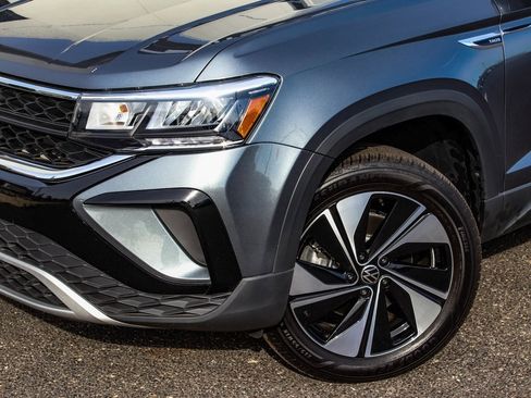 Used 2024 Volkswagen Taos SE w/ Panoramic Sunroof Package image 48