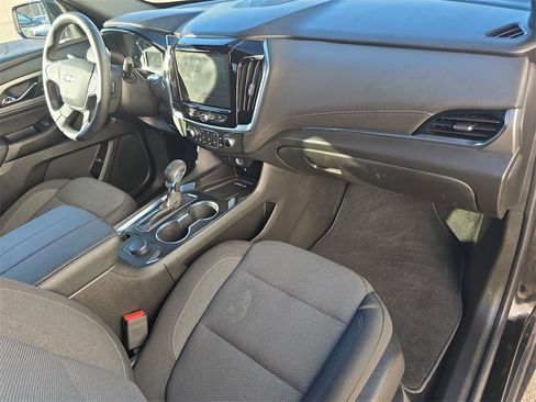 Used 2023 Chevrolet Traverse LT image 30