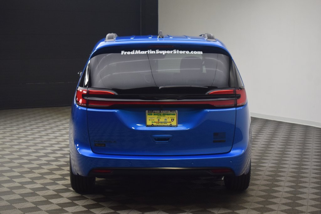 New 2027 Chrysler Pacifica Select FWD image 12