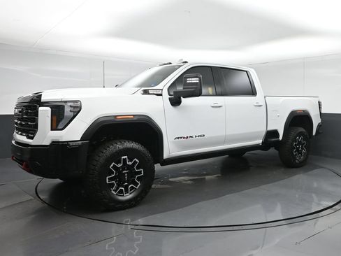 Used 2025 GMC Sierra 2500 AT4X AWD/4WD image 3