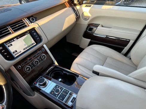 Used 2015 Land Rover Range Rover HSE image 24