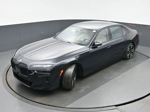 Used 2023 BMW i7 xDrive60 w/ Executive Package 2 image 35