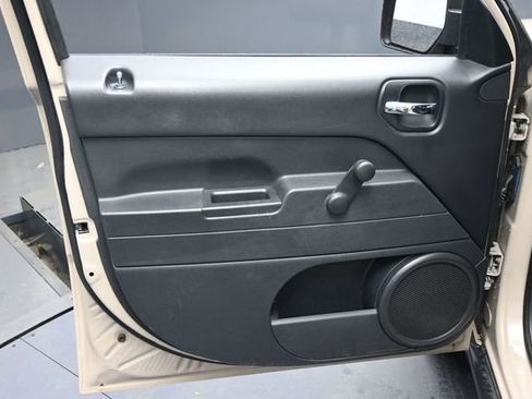Used 2017 Jeep Patriot Sport FWD image 11