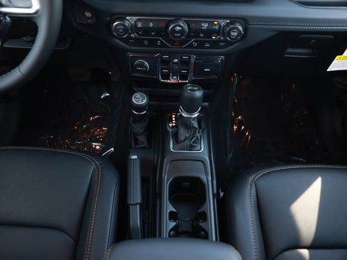 New 2026 Jeep Wrangler Unlimited Sahara AWD/4WD image 27