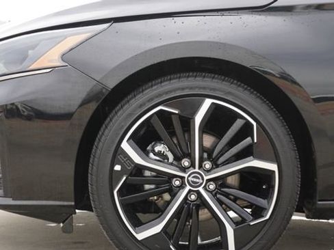Used 2024 Nissan Altima 2.5 SR FWD image 5