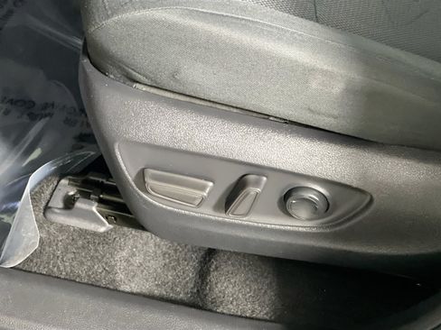 Used 2020 Toyota RAV4 XLE w/ Convenience Package FWD image 16
