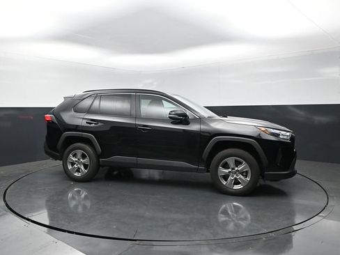 Used 2025 Toyota RAV4 XLE FWD image 6