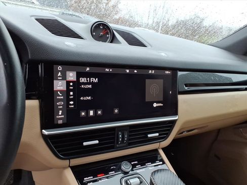 Used 2021 Porsche Cayenne image 20