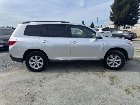 Used 2013 Toyota Highlander Plus image 4