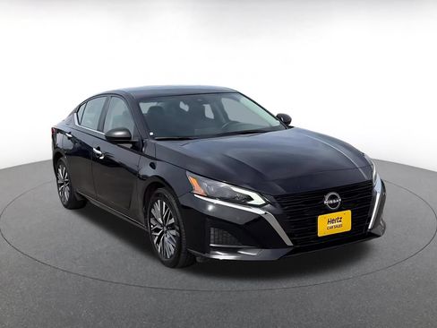 Used 2025 Nissan Altima 2.5 SV FWD image 3