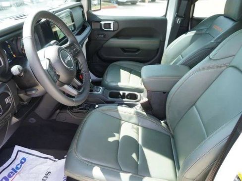 Certified 2025 Jeep Gladiator Mojave AWD/4WD image 17