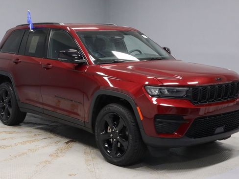 Used 2023 Jeep Grand Cherokee Altitude AWD/4WD image 1