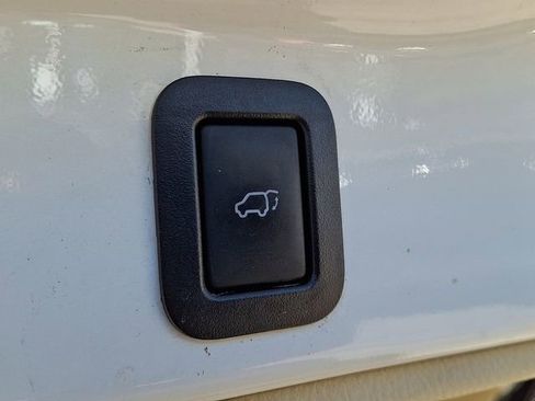 Used 2015 Toyota Highlander XLE FWD image 25