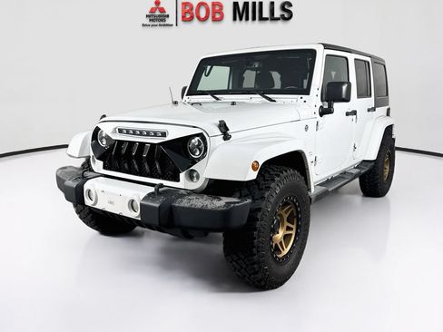 Used 2016 Jeep Wrangler Unlimited Sahara AWD/4WD image 3