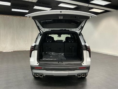 New 2026 Chevrolet Traverse LT w/ LPO, Floor Liner Package FWD image 26