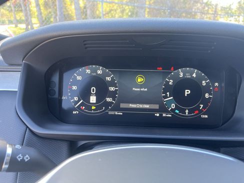 Used 2025 Land Rover Discovery Dynamic SE image 16