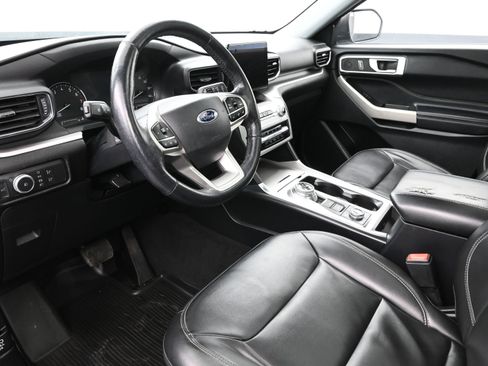 Used 2021 Ford Explorer XLT w/ Equipment Group 202A image 10