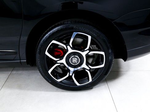 Used 2021 Rolls-Royce Cullinan Black Badge AWD/4WD image 43