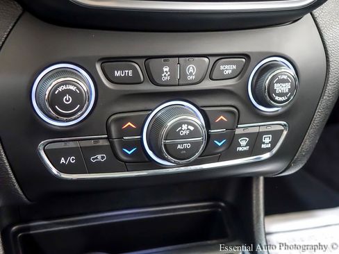 Used 2019 Jeep Cherokee Limited AWD/4WD image 21