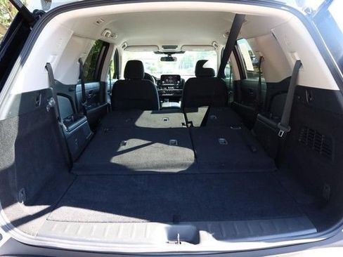 Certified 2025 Nissan Pathfinder SV FWD image 9