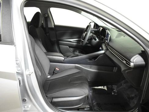 Used 2022 Hyundai Elantra SEL w/ Preferred Accessory Package FWD image 34